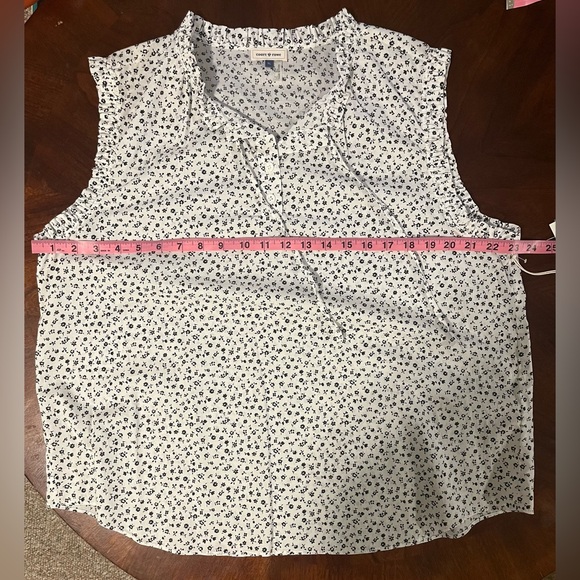 Court and Rowe Black and White Floral Sleeveless Blouse NWT - Picture 9 of 9